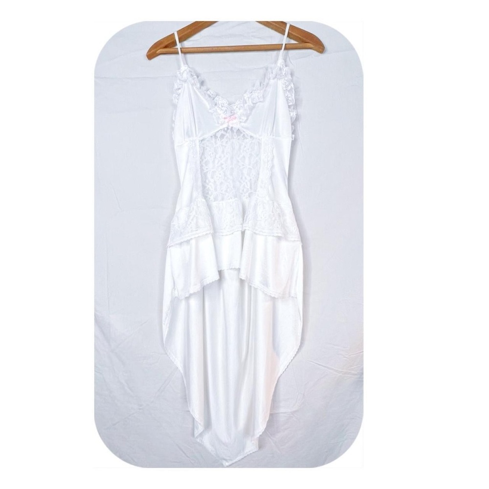 VTG Lingerie White Lace Peplum Slip Top with Long Back Train 100 Nylon Sz M